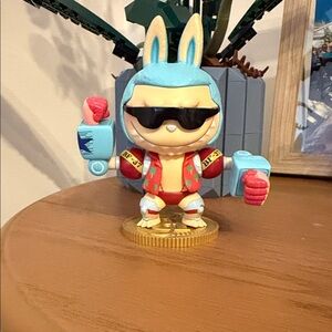 Frankie one piece labubu statue